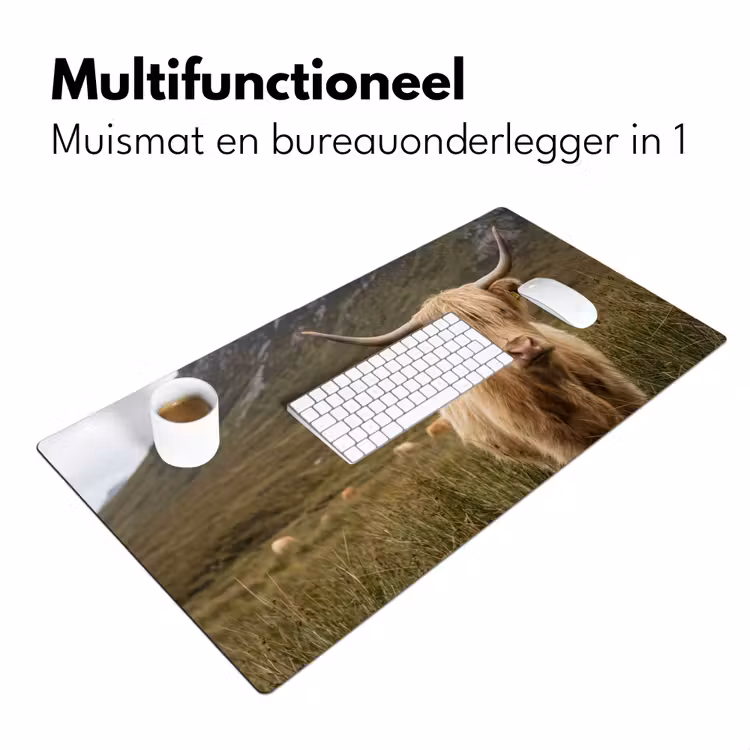 Schotse hooglander - Bergen - Grasveld Muismat XXL klein -sfeer4