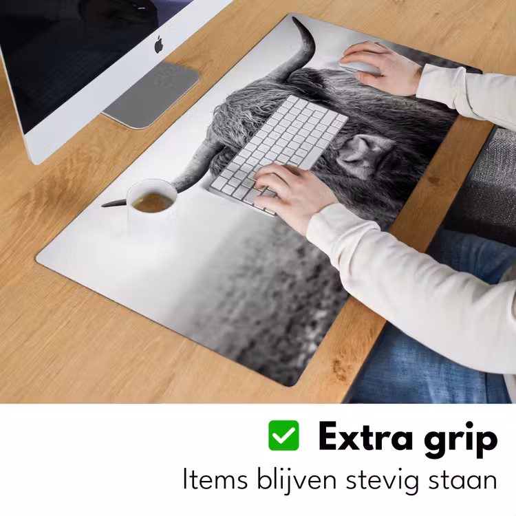 Schotse hooglander - Zwart - Wit - Gras Muismat XXL klein -sfeer3