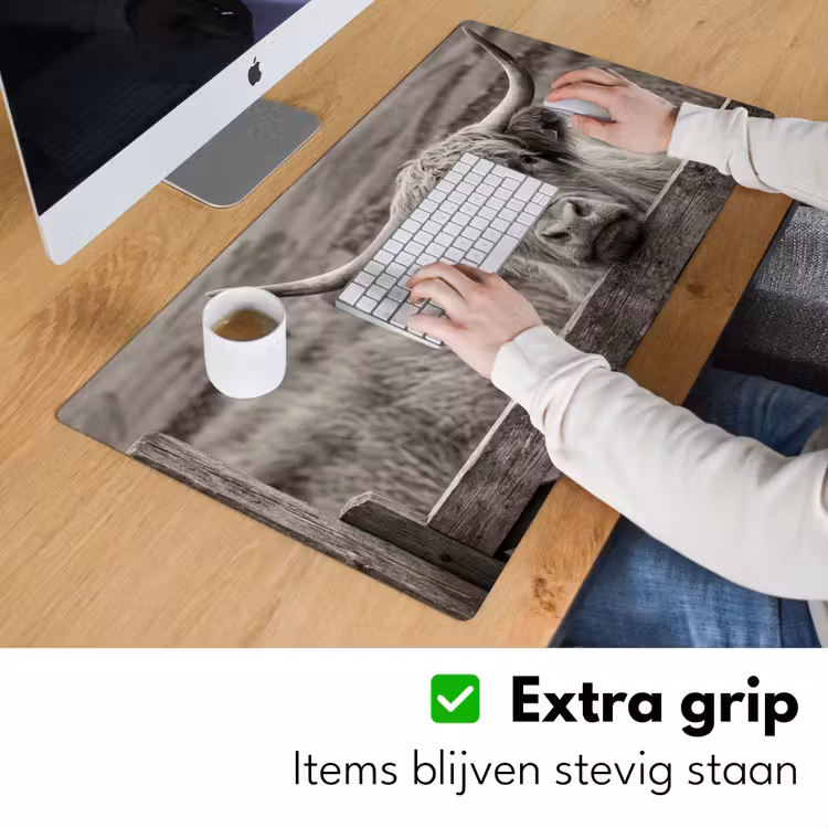 Schotse hooglander - Zwart - Wit - Hout Muismat XXL klein -sfeer3