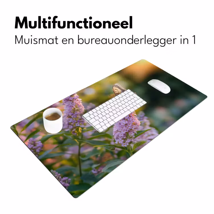 Sierlijke - Vlinder - Paarse - Bloemen Muismat XXL klein -sfeer4