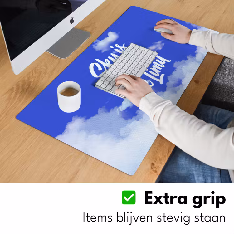 Sky is not the limit - Blauwe lucht - Wolken Muismat XXL klein -sfeer3
