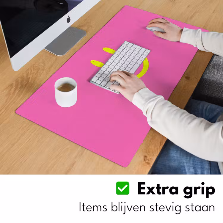 Smiley - Vrolijk - Roze Muismat XXL klein -sfeer3