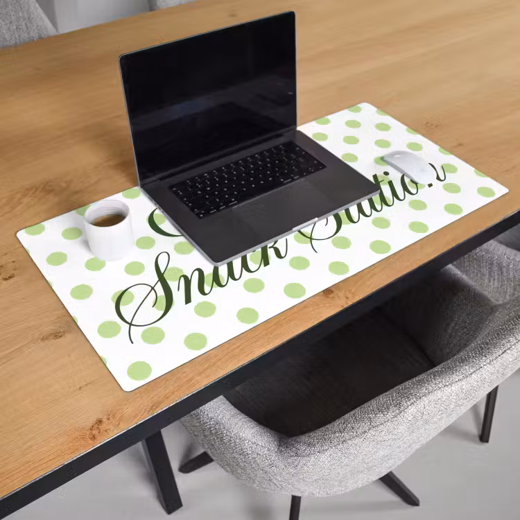 Snack Station - Groen - Stippen Muismat XXL klein -sfeer1