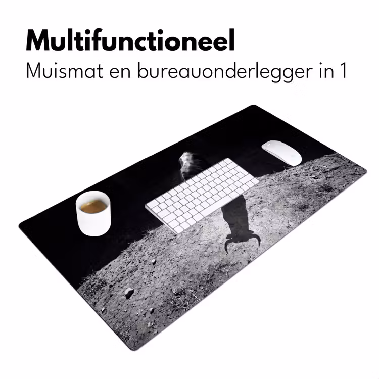 Stier - Schaduw - Dieren - Contrast - Zwart-wit Muismat XXL klein -sfeer4