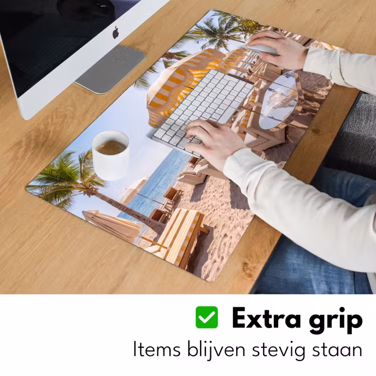 Strand - Ligbedden - Vakantie - Modern - Geel Muismat XXL klein -sfeer3