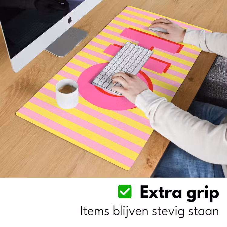 Tekst - Strepen - Roze Muismat XXL klein -sfeer3