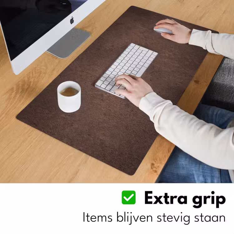 Textuur - Beton - Abstract - Donker - Bruin Muismat XXL klein -sfeer3