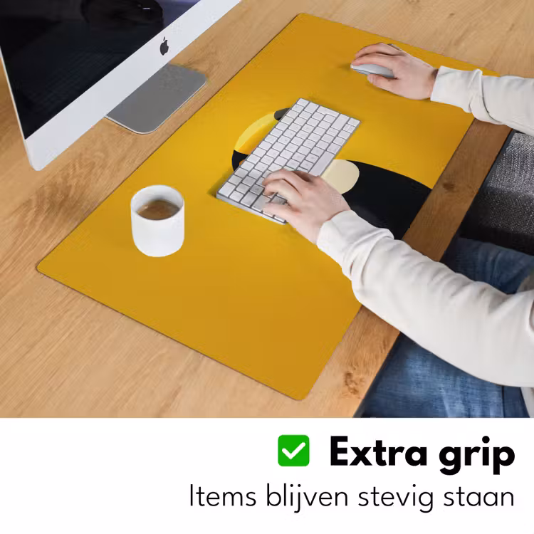 Toekan - Minimalistisch - Snavel - Oranje Muismat XXL klein -sfeer3