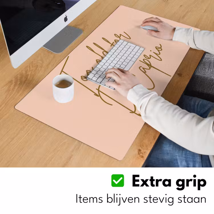 Too old for dicaprio - Roze - Groen Muismat XXL klein -sfeer3