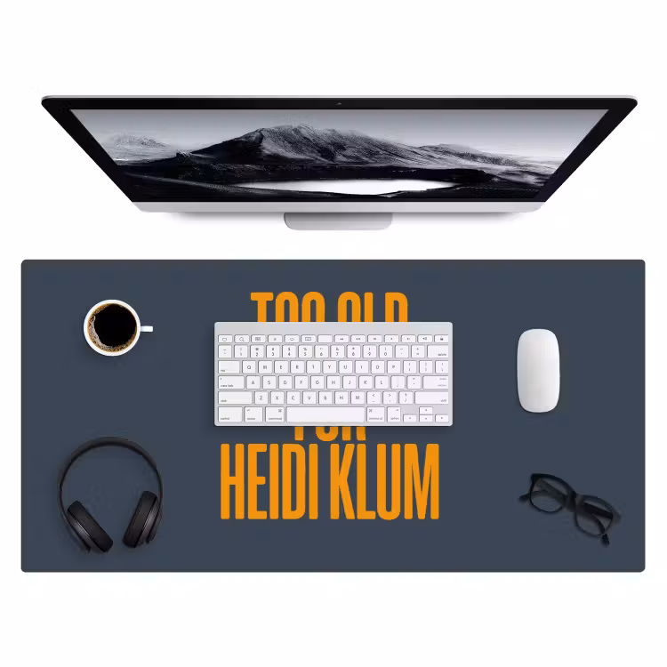 Too old for heidi klum - Geel - Blauw Muismat XXL klein -3d