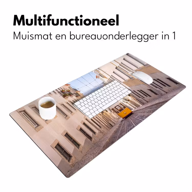 Tram - Straat - Stad - Architectuur - Geel Muismat XXL klein -sfeer4