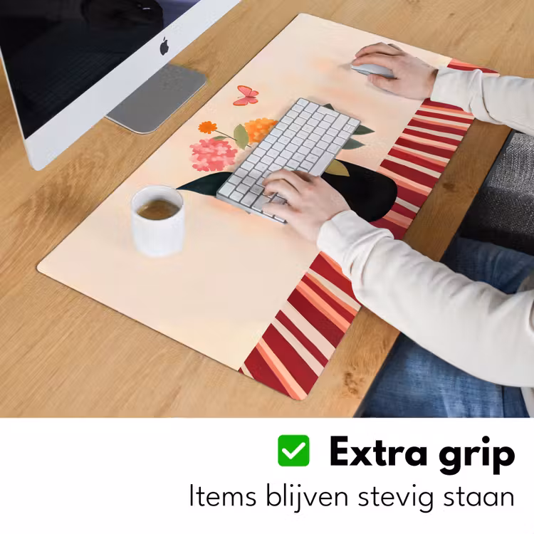 Vaas - Bloemen - Vlinder - Rood Muismat XXL klein -sfeer3