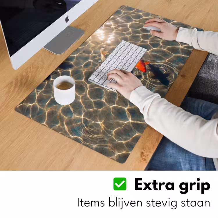 Vis - Water - Dieren - Oranje - Goud Muismat XXL klein -sfeer3