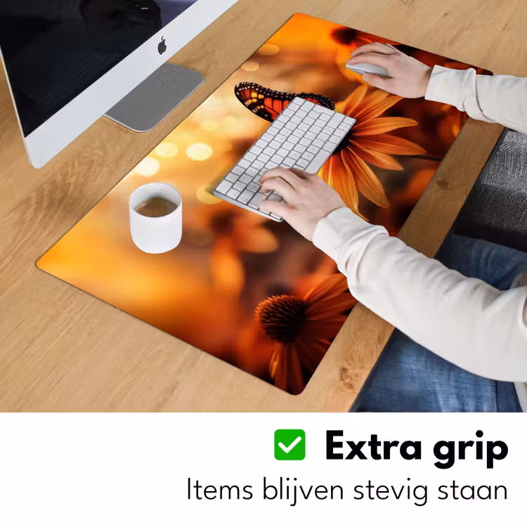 Vlinder - Bloemen - Oranje Muismat XXL klein -sfeer3