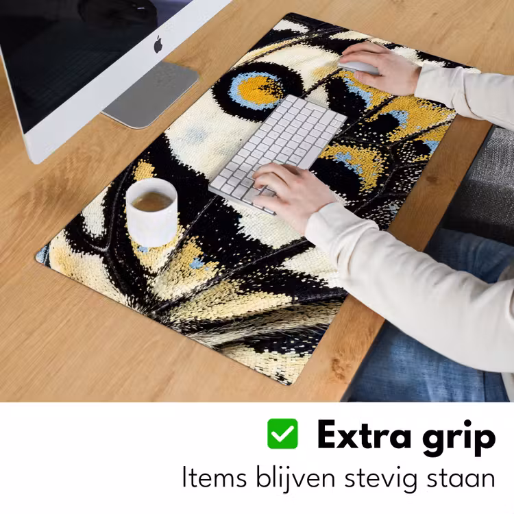 Vlinder - Vleugel - Geel Muismat XXL klein -sfeer3