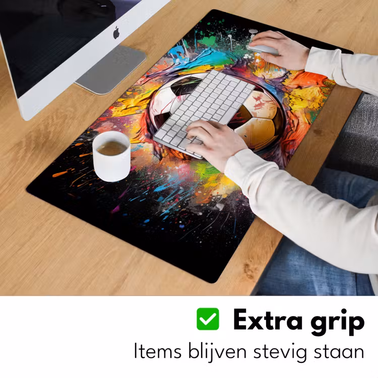 Voetbal - Verf - Kleuren - Zwart - Wit Muismat XXL klein -sfeer3