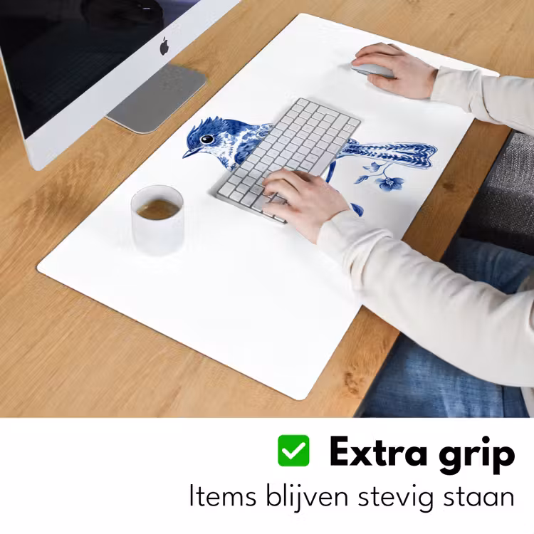 Vogel - Delfts blauw - Illustratie - Bloemen Muismat XXL klein -sfeer3
