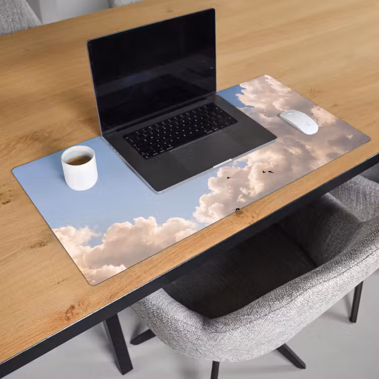 Vogel - Vlucht - Wolken - Natuur - Blauw Muismat XXL klein -sfeer1