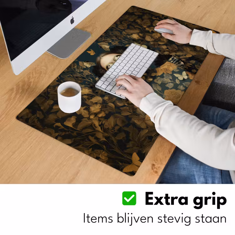 Vrouw - Bladeren - Goud - Vlinders Muismat XXL klein -sfeer3
