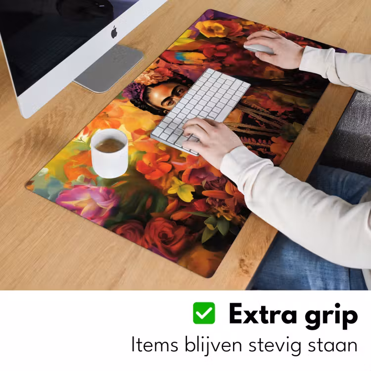 Vrouw - Bloemen - Papegaai - Schilderachtig Muismat XXL klein -sfeer3