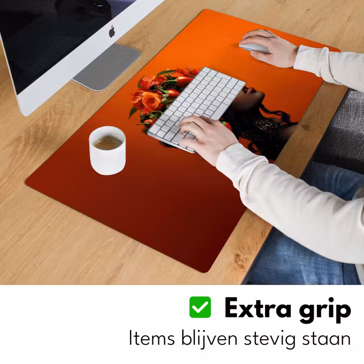 Vrouw - Chilipepers - Pepers - Bloemen Muismat XXL klein -sfeer3