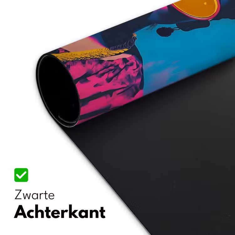 Vrouw - Kauwgom - Zonnebril - Oranje Muismat XXL klein -sfeer2