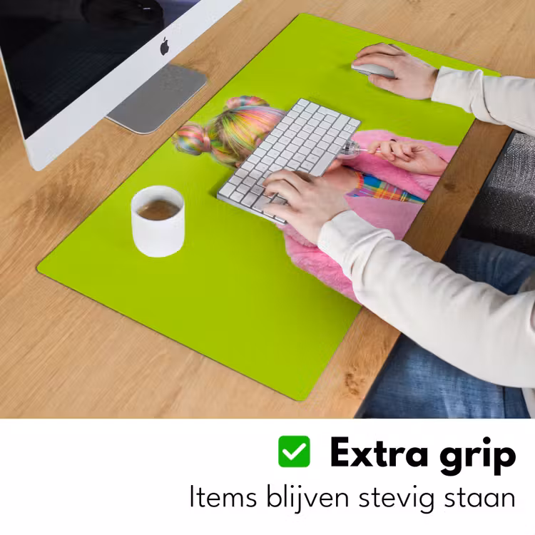Vrouw - Kleurrijk haar - Pop art - Modern - Levendig Muismat XXL klein -sfeer3