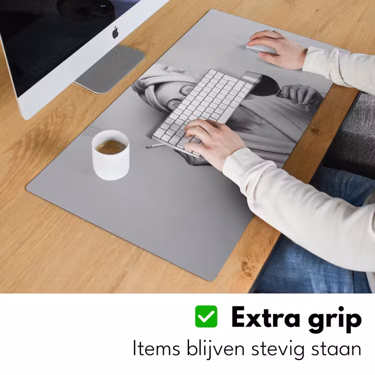 Vrouw - Masker - Wijn - Sigaret Muismat XXL klein -sfeer3