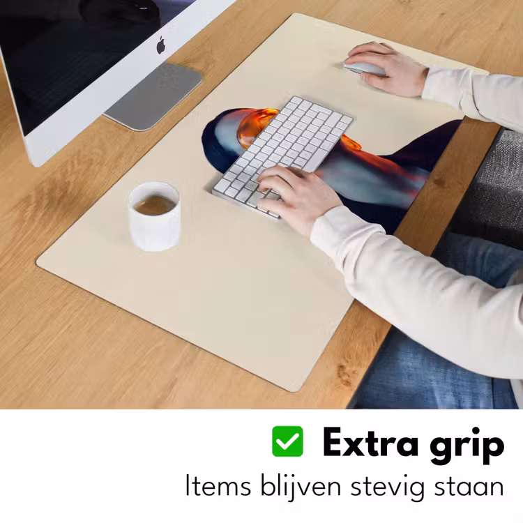 Vrouw - Oranje - Abstract - Modern - Kleurrijk Muismat XXL klein -sfeer3