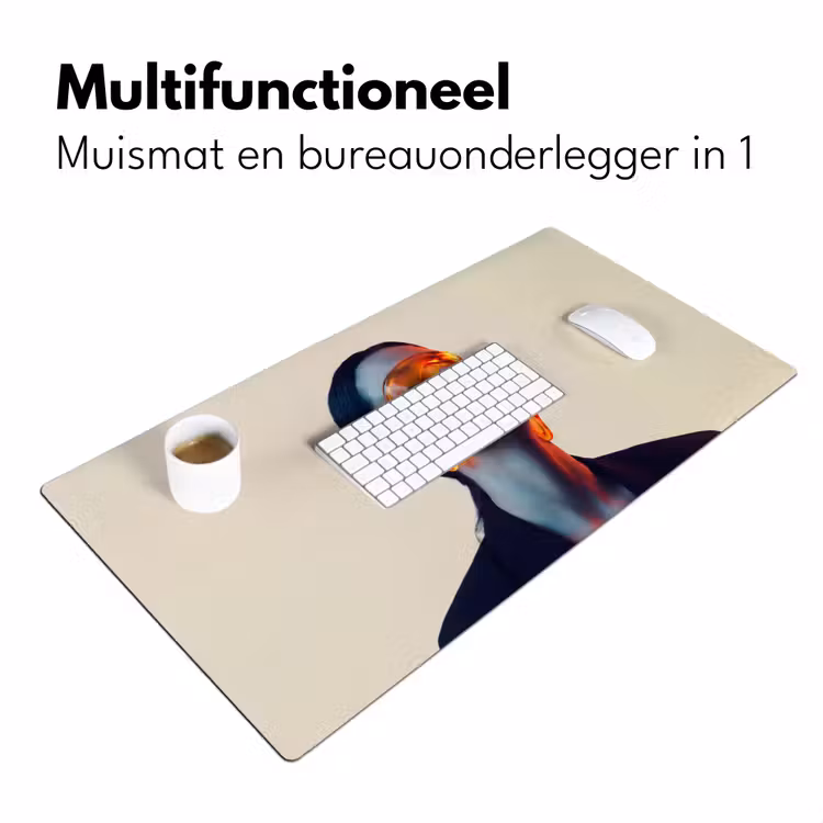 Vrouw - Oranje - Abstract - Modern - Kleurrijk Muismat XXL klein -sfeer4