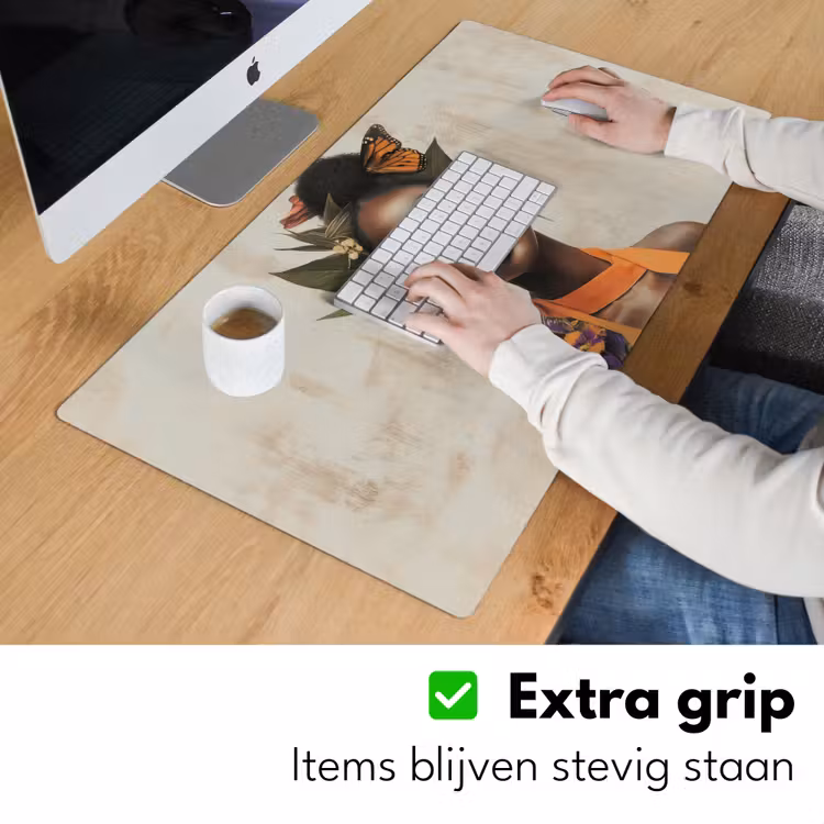Vrouw - Zonnebril - Vlinder - Bloemen Muismat XXL klein -sfeer3