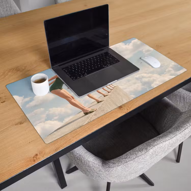 Bureau onderlegger - Vrouwen - Duikhouding - Wolken - Vrouwen - Duikhouding - Wolken Muismat XXL klein