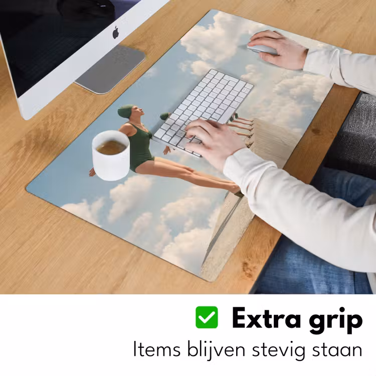 Bureau onderlegger - Vrouwen - Duikhouding - Wolken - Vrouwen - Duikhouding - Wolken Muismat XXL klein
