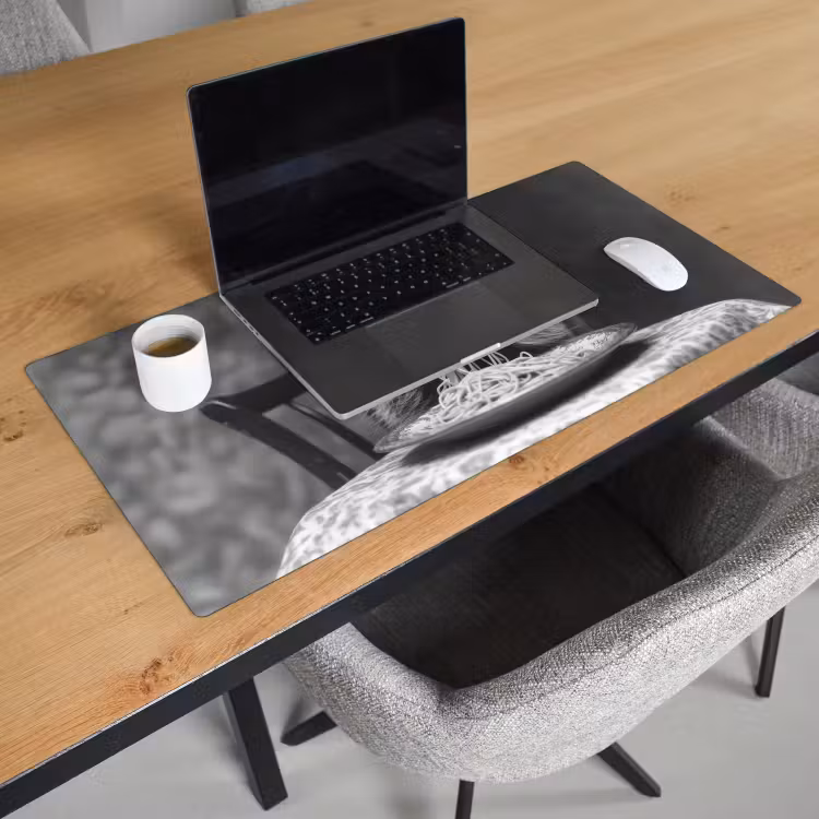Wasbeer - Cute - Pasta - Tafelkleed - Zwart - Wit Muismat XXL klein -sfeer1