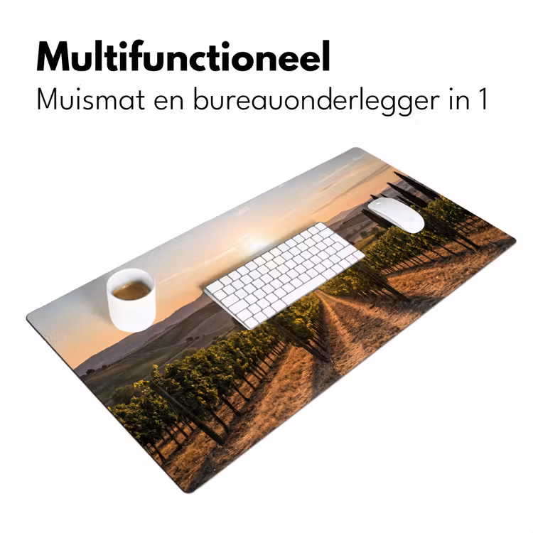 Wijngaard - Zonsondergang - Landschap Muismat XXL klein -sfeer4