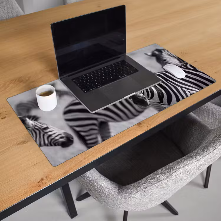 Zebra's - Zwart - Wit Muismat XXL klein -sfeer1