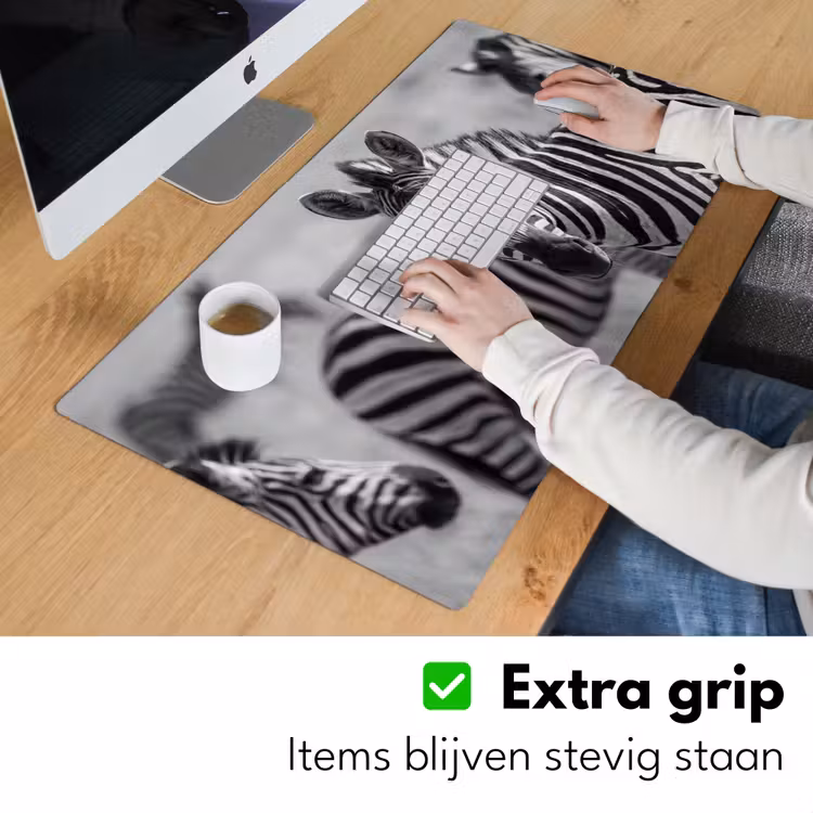 Zebra's - Zwart - Wit Muismat XXL klein -sfeer3