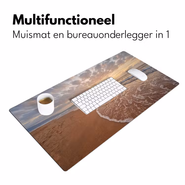 Zee - Kustlijn - Wolken - Landschap - Oranje Muismat XXL klein -sfeer4