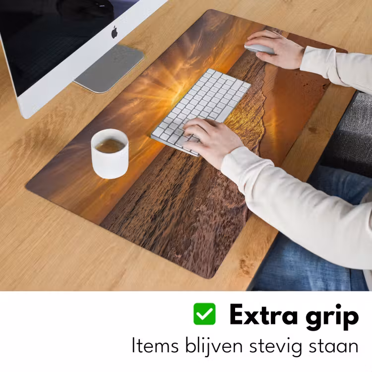 Zee - Zonsondergang - Golven - Kust - Oranje Muismat XXL klein -sfeer3