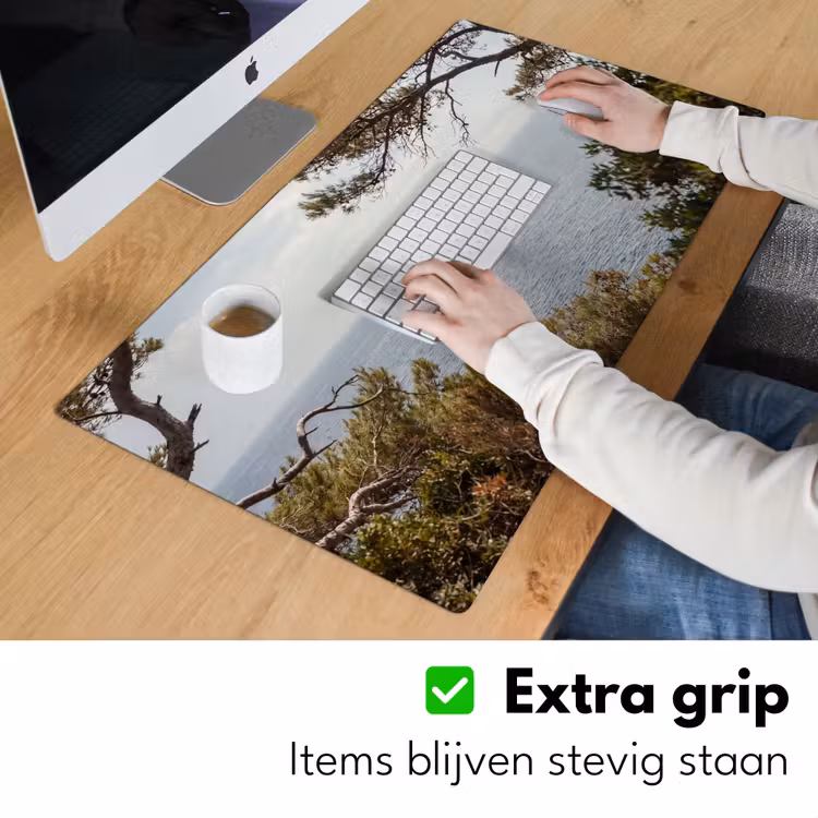 Bureau onderlegger - Zeilboot - bomen - water - Zeilboot - bomen - water Muismat XXL klein