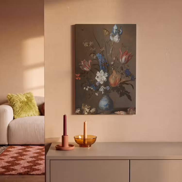 Bloemen in een Wan-Li vaas en schelpen - Schilderij van Balthasar van der Ast canvas 2cm klein -sfeer1