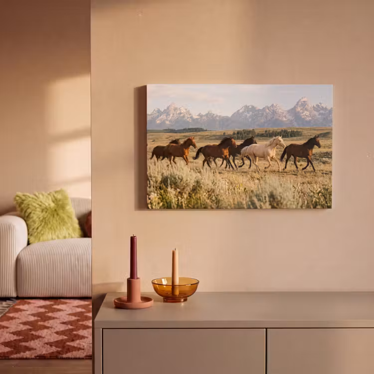 Paarden - Kudde - Bergen - Vrijheid - Wild canvas 2cm klein -sfeer1