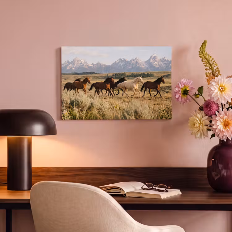 Paarden - Kudde - Bergen - Vrijheid - Wild canvas 2cm klein -sfeer4