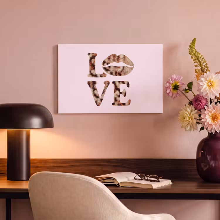 Tekst - Love - Pantervacht - Lichtroze canvas 2cm klein -sfeer4