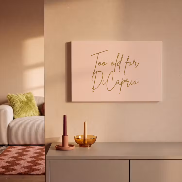 Too old for dicaprio - Roze - Groen canvas 2cm klein -sfeer1