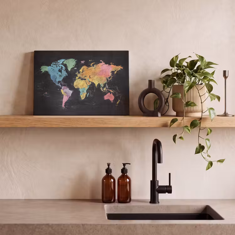 Wereldkaart - Krijtstrepen - Regenboog canvas 2cm klein -sfeer3