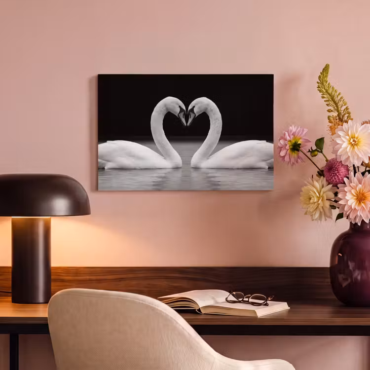 Zwanen - Hart - Zwart - Wit canvas 2cm klein -sfeer4