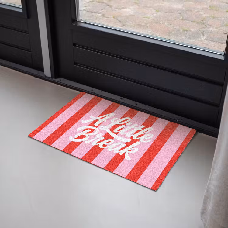 A Little Break - Strepen - Rood - Roze Deurmat klein -sfeer2