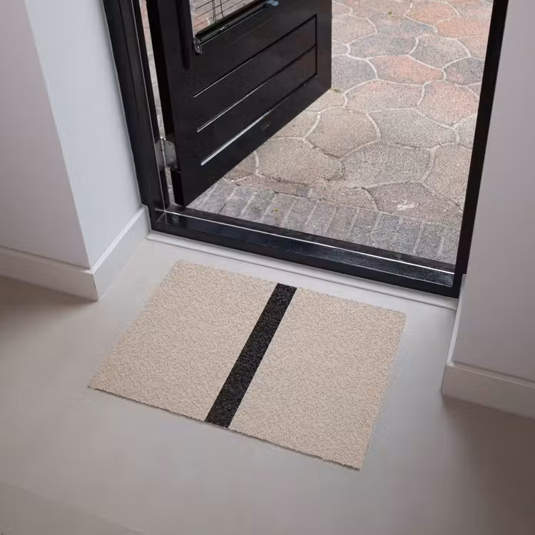 Beige - Zwart - Streep - Minimalistisch Deurmat klein -sfeer5