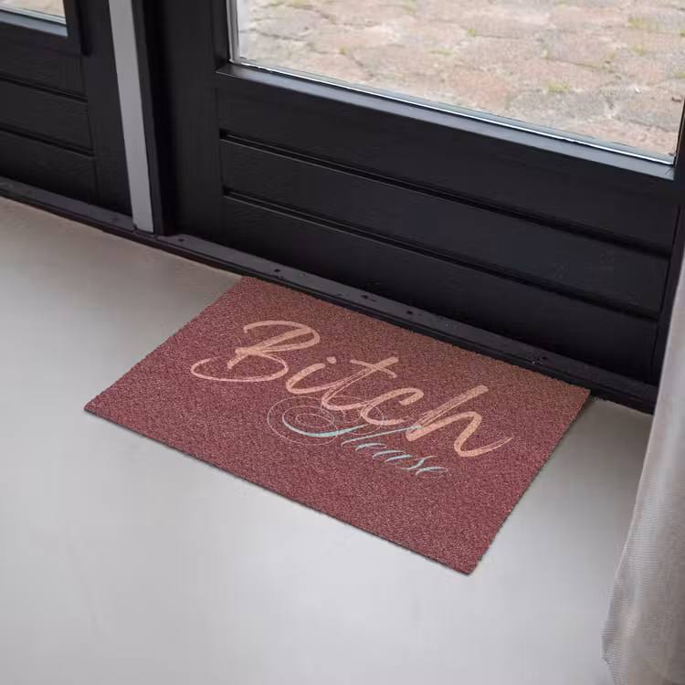 Bitch please - Rood - Blauw Deurmat klein -sfeer2